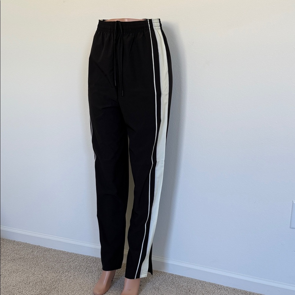 Stylish Black and White Joggers noli Yoga size small
